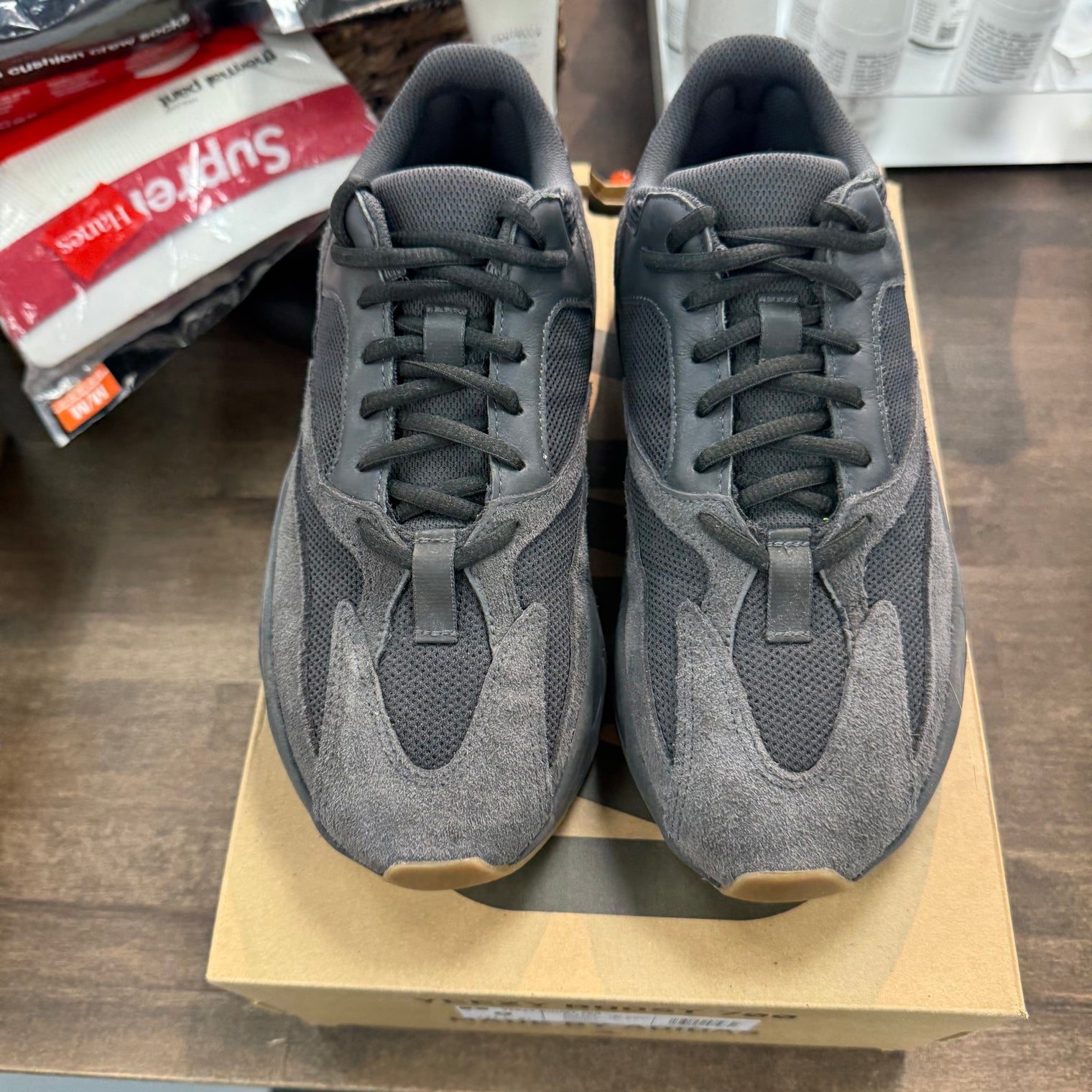 Utility Black Yeezy 700 (USED)
