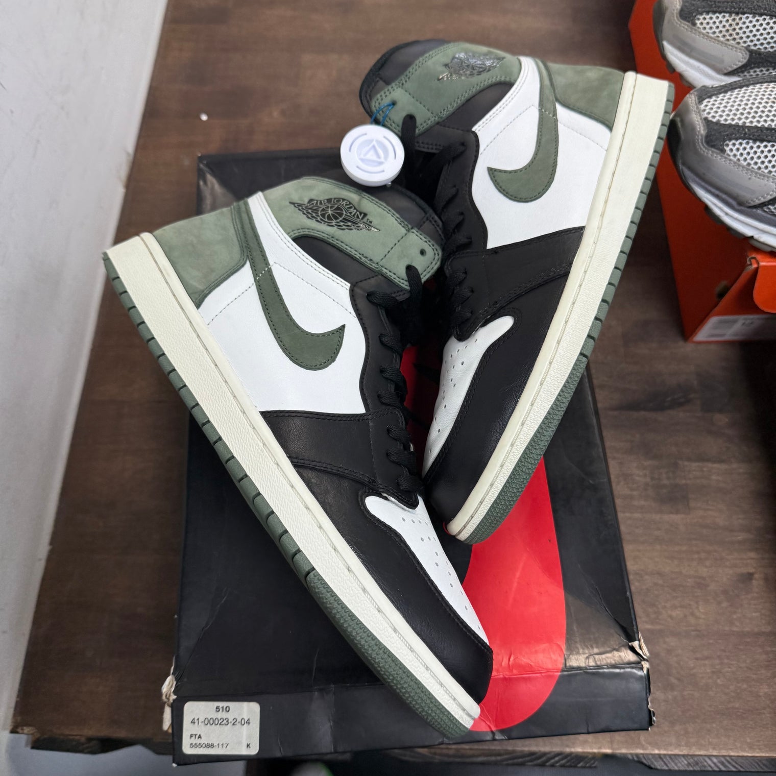 Clay Green Jordan 1 High Retro (USED,Replacement Box)