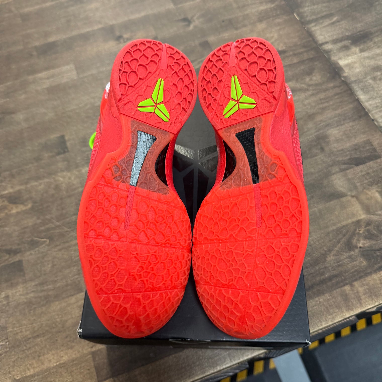 Reverse Grinch Nike Kobe 6 Protro (Lightly Worn)