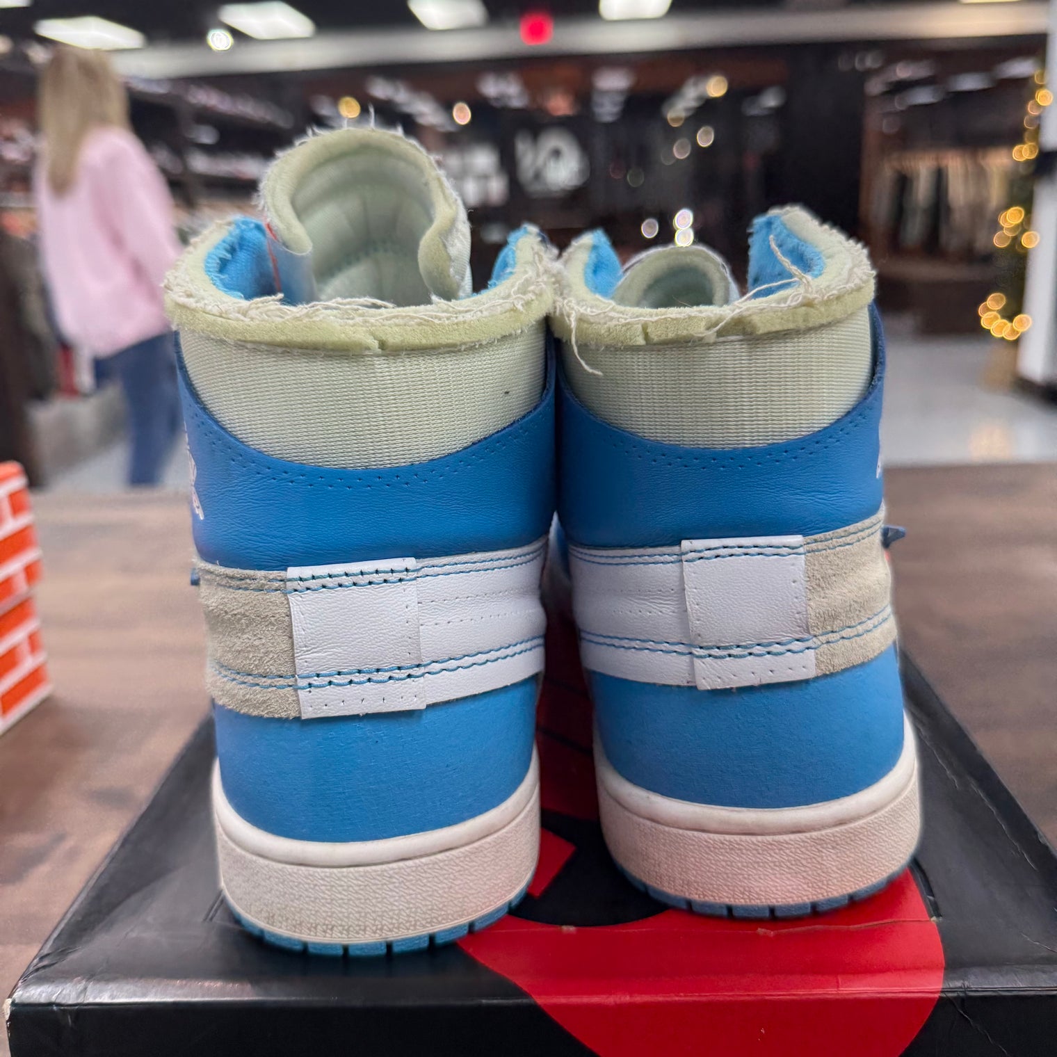 Off-White University Blue Jordan 1 High (USED)