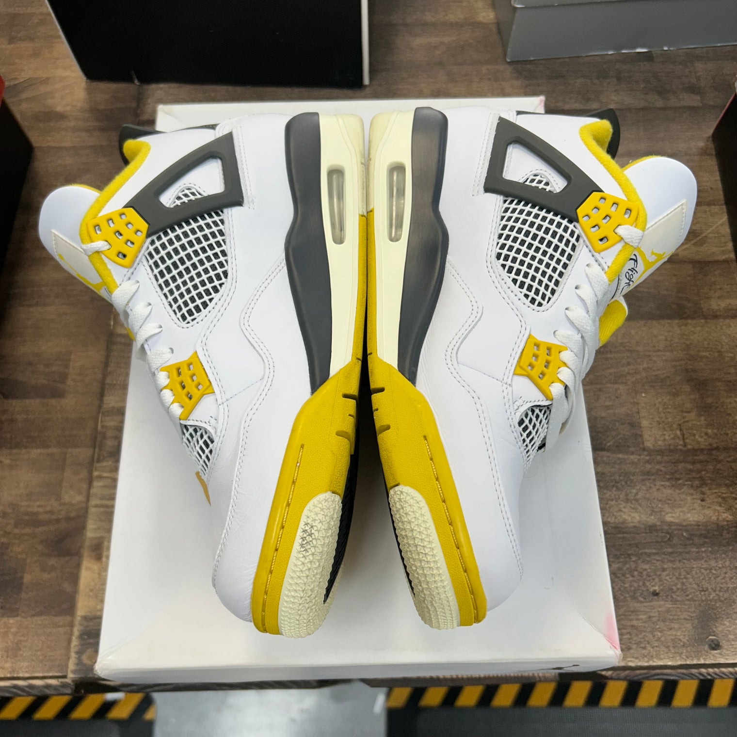 Sulfur Jordan 4 Retro (W) (USED)