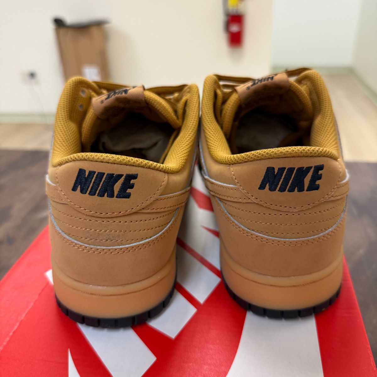 Nike Dunk Low Retro SE Wheat Gum - Image 3
