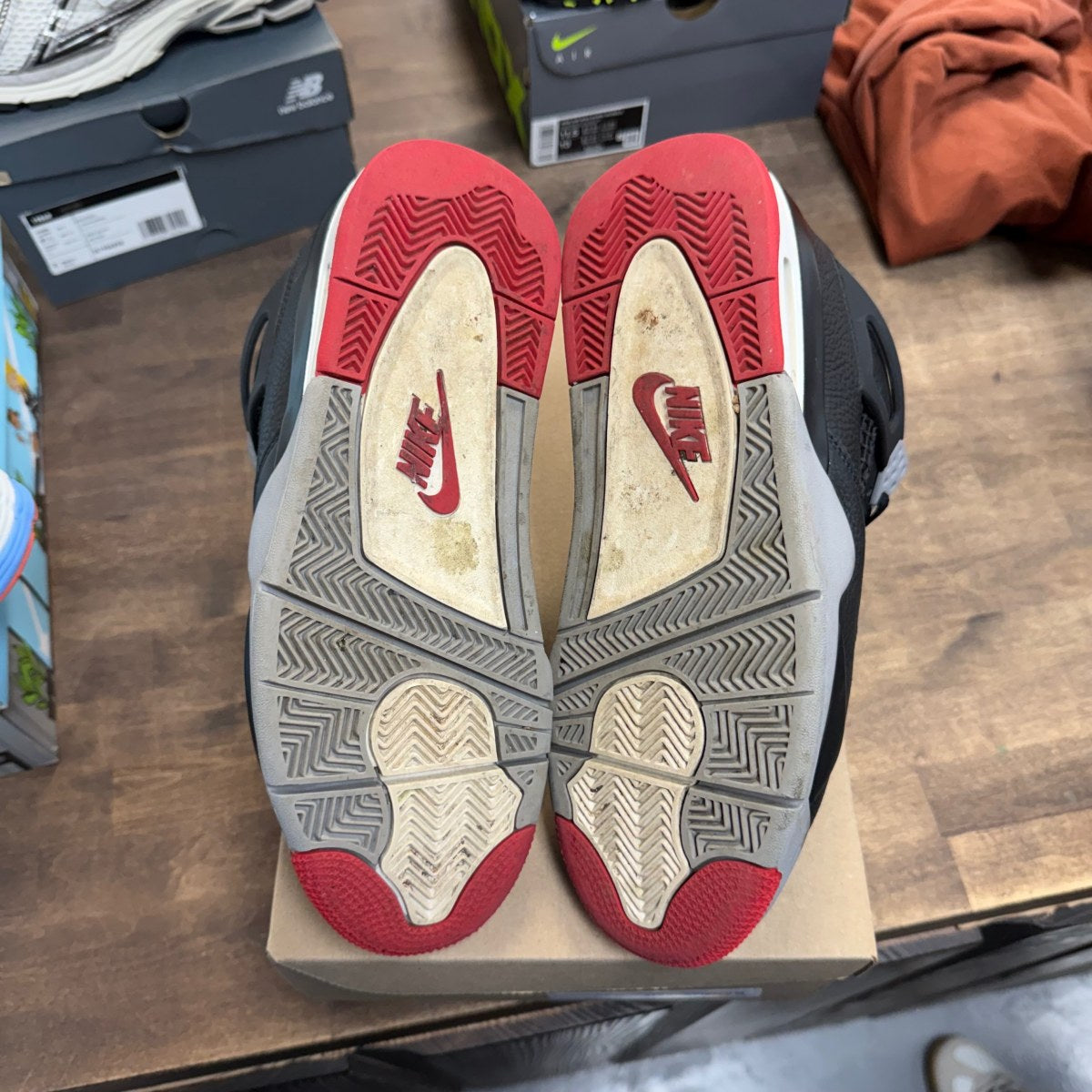 Jordan 4 Retro Bred Reimagined Size 9 (Pre-Owned) - Image 5