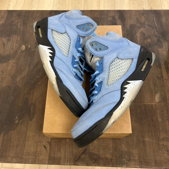 Jordan 5 Retro UNC University Blue Size 12 (Pre-Owned) - Image 1