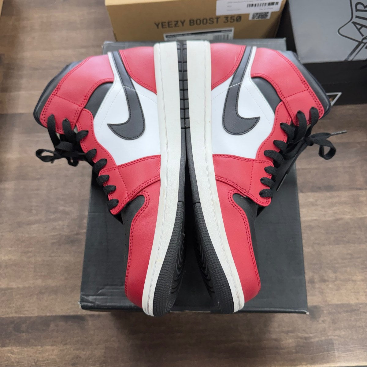 Jordan 1 Mid Chicago Toe - Image 3