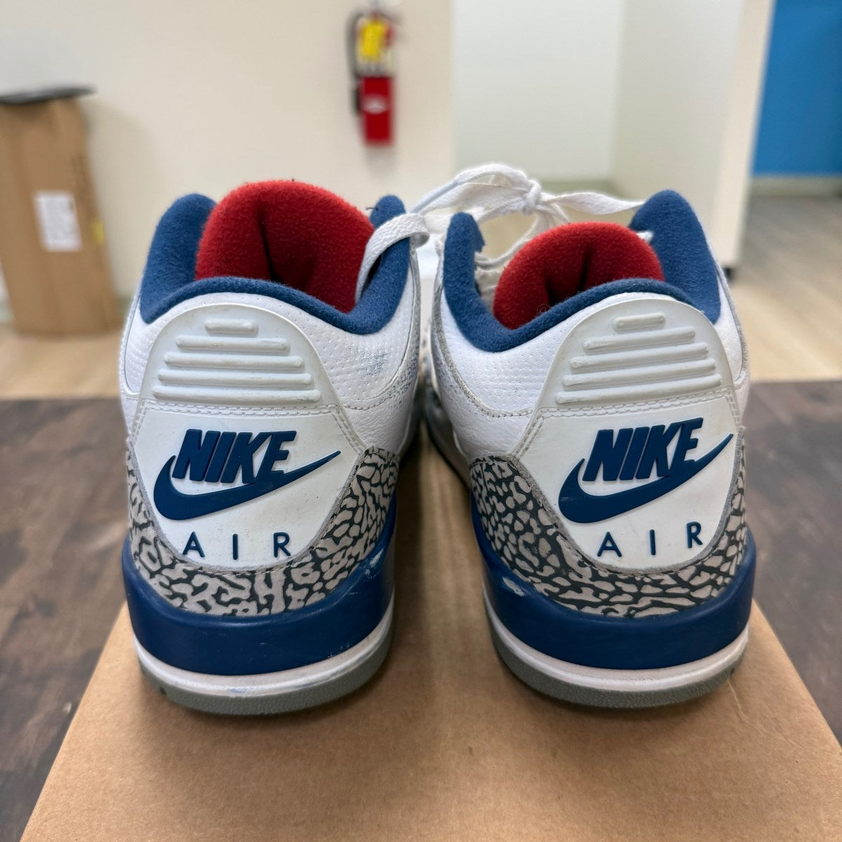 Jordan 3 Retro True Blue (2016) Size 8.5 (Pre-Owned) - Image 3