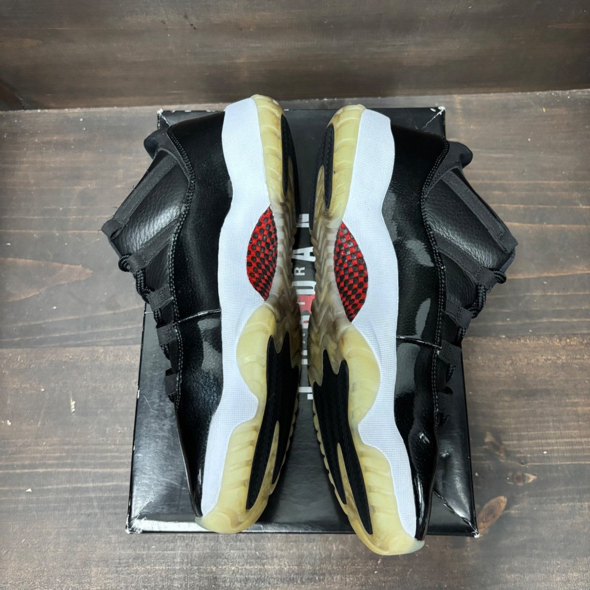 Jordan 11 Retro Low 72-10 - Image 4