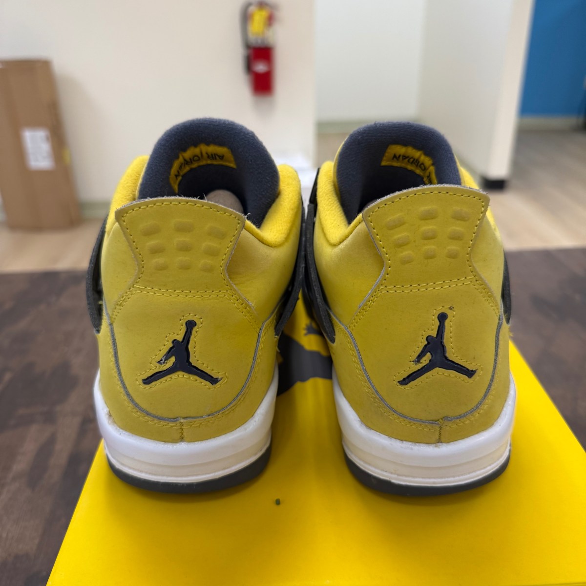 Jordan 4 Retro Lightning (2021) (GS) - Image 3