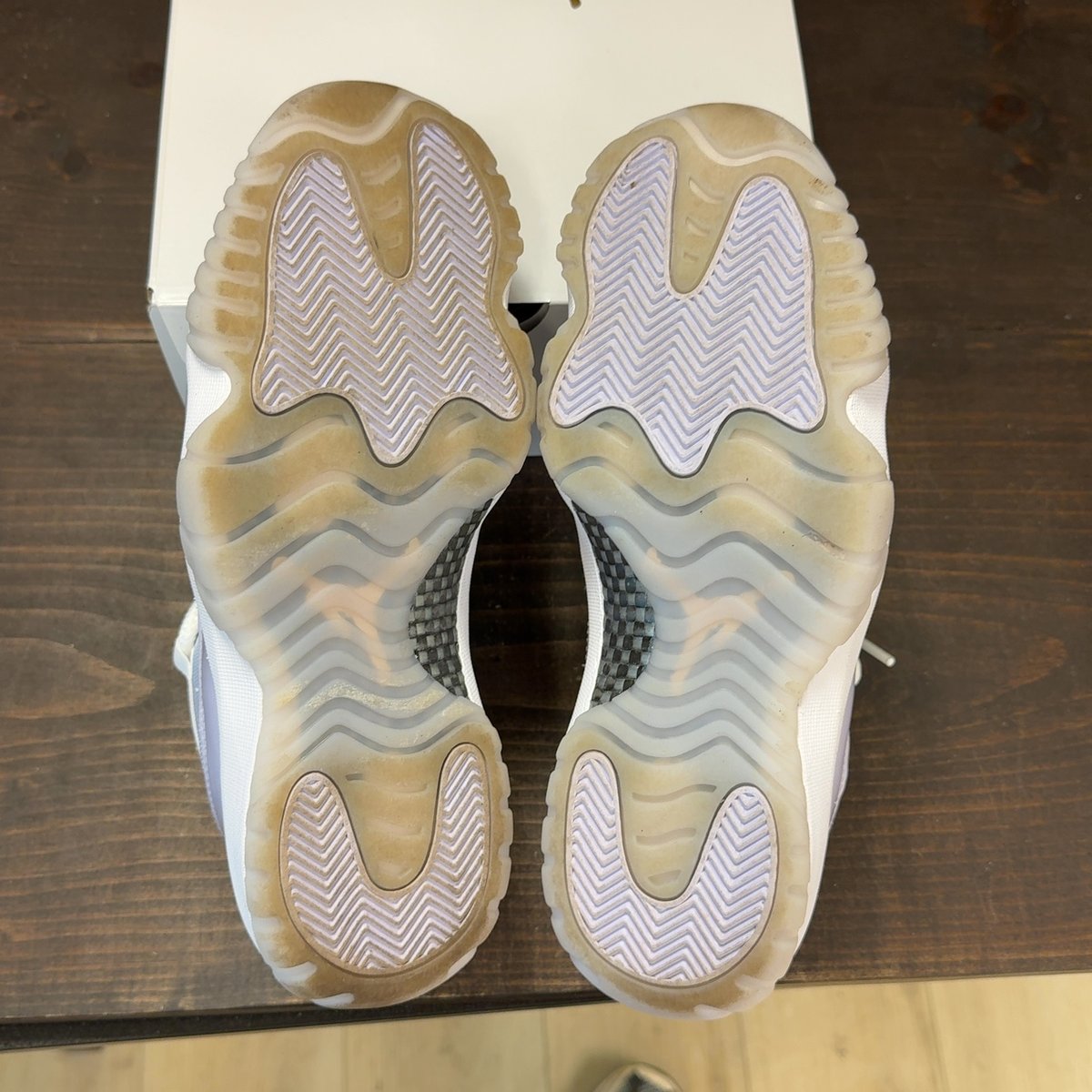 Jordan 11 Retro Low Pure Violet (Women's) Size 10.5W (Pre-Owned) - aux