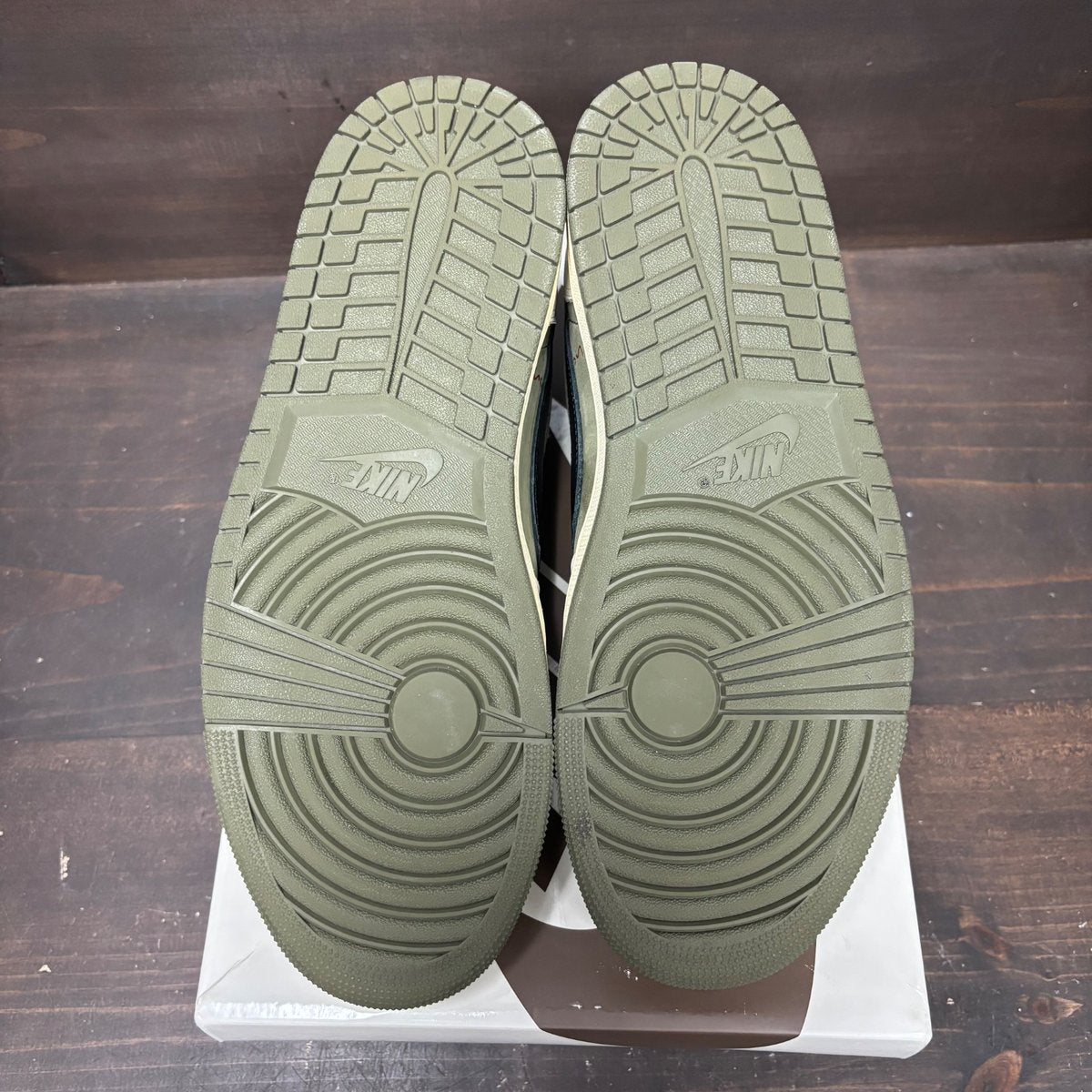 Jordan 1 Retro Low OG SP Travis Scott Medium Olive Size 10.5 (Pre-Owned) - box