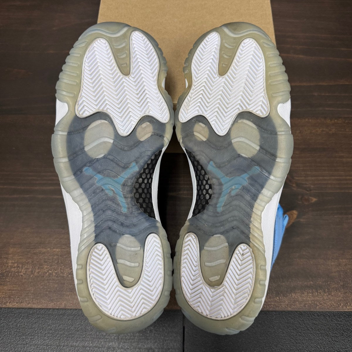 Jordan 11 Retro Pantone Size 11 (Pre-Owned) - Image 5