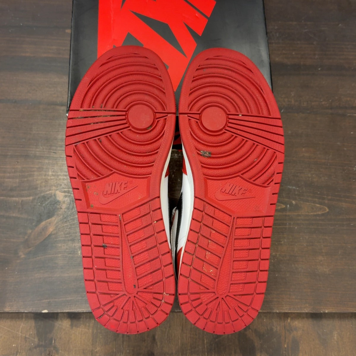 Jordan 1 Retro Chicago (2015) Size 10.5 (Pre-Owned) - Image 8
