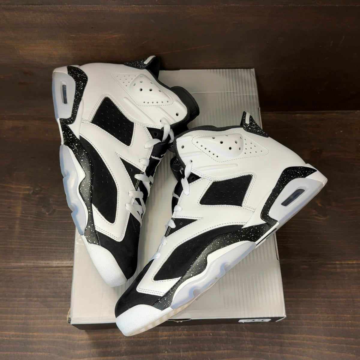 Jordan 6 Retro Oreo (2026) - Image 2