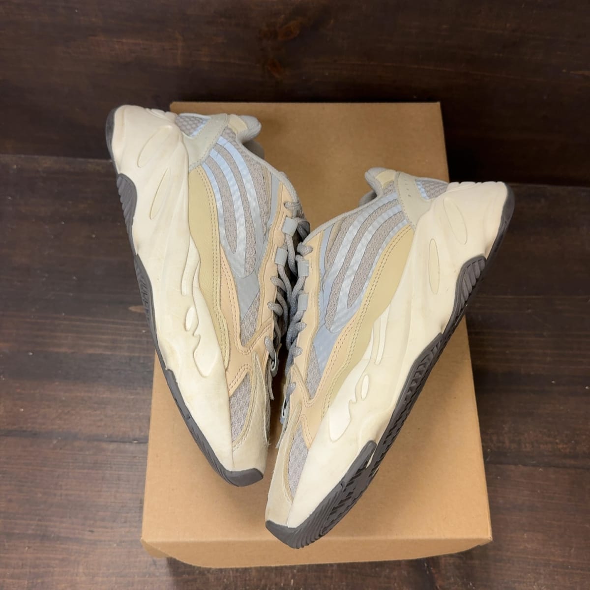 adidas Yeezy Boost 700 V2 Cream Size 7 (Pre-Owned) - back