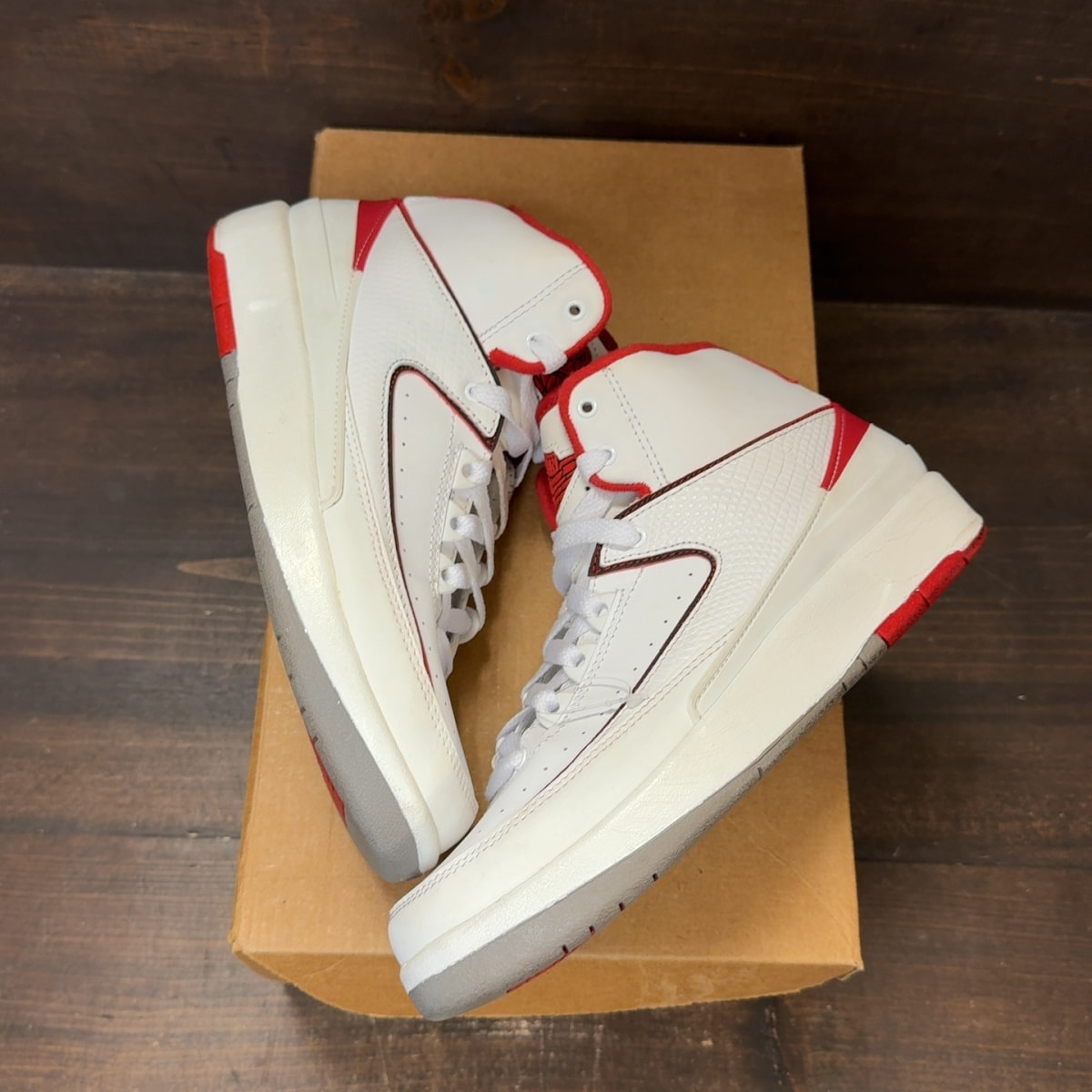 Jordan 2 Retro White Red (2014) (GS) Size 4.5Y (Pre-Owned) - Image 2
