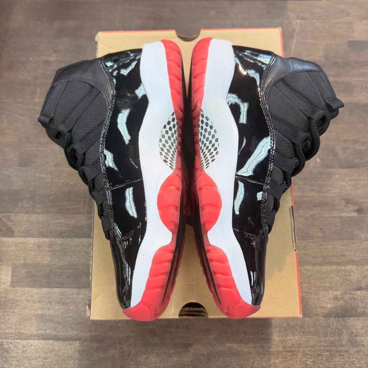 Jordan 11 Retro Playoffs Bred (2019) Size 8.5 (Pre-Owned) - Image 3