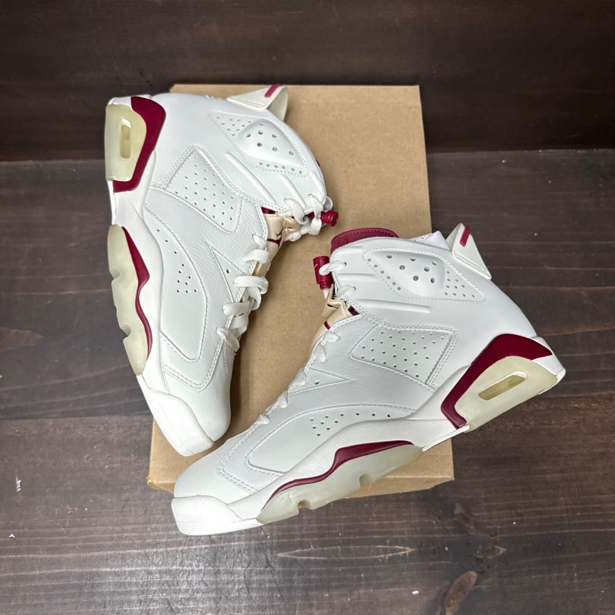 Jordan 6 Retro Maroon (2015) Size 8.5 - tag