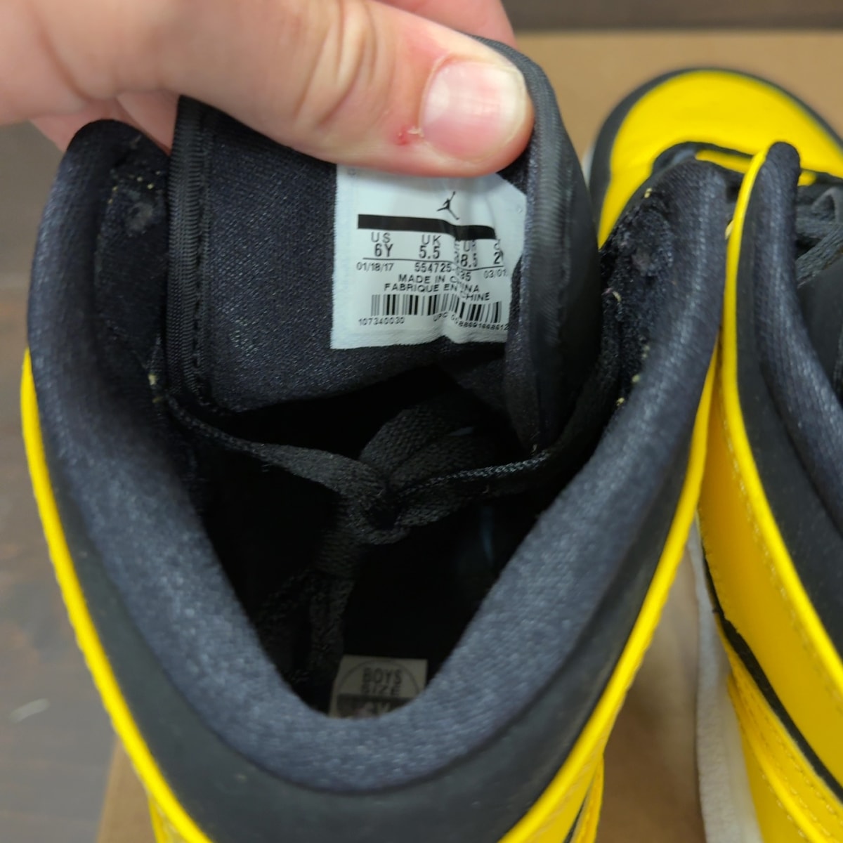 Jordan 1 Retro Mid New Love (2017) (GS) Size 6Y (Pre-Owned) - Image 7