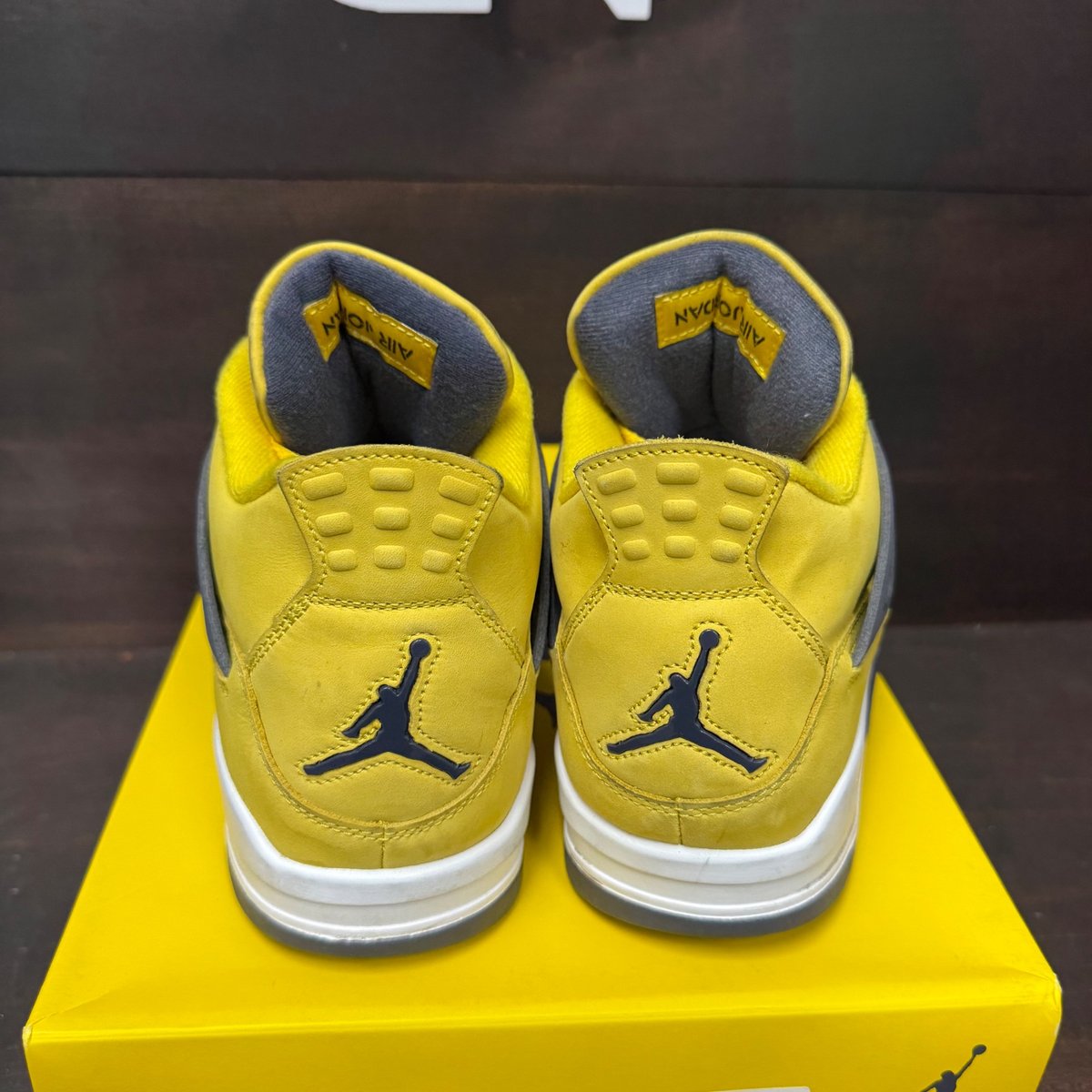 Jordan 4 Retro Lightning (2021) Size 10.5 (Pre-Owned) - sole