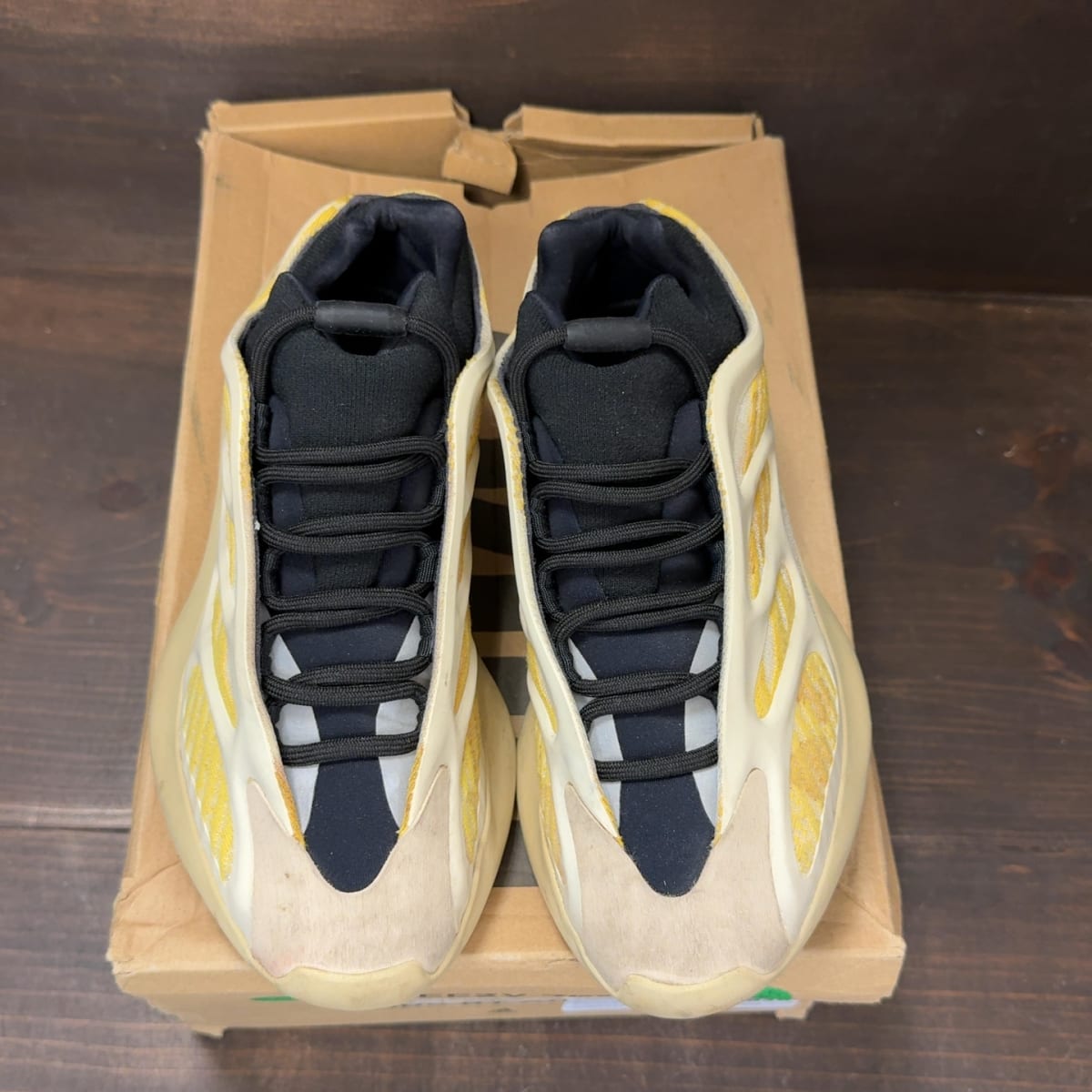 adidas Yeezy 700 V3 Safflower Size 5.5 (Pre-Owned) - tag
