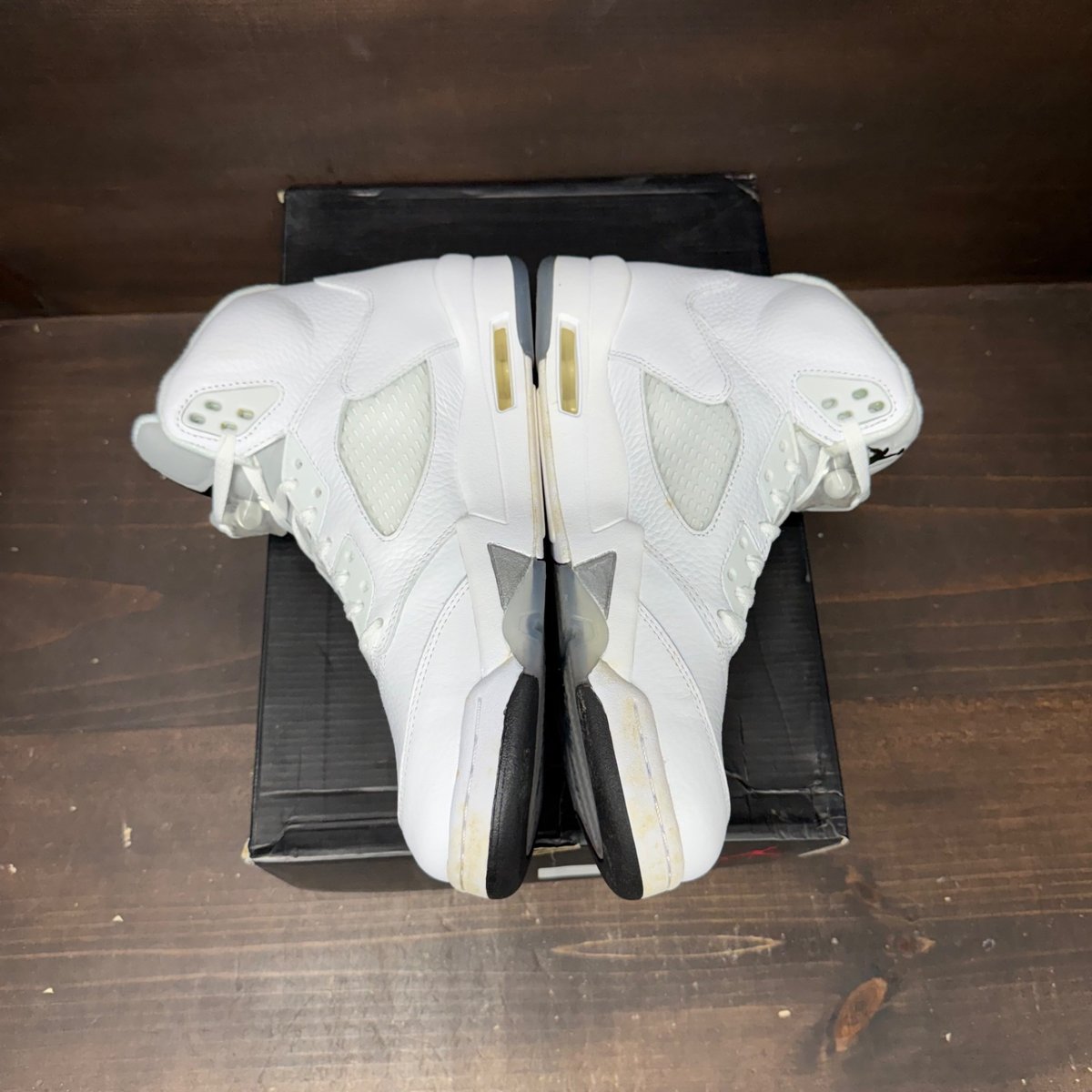Jordan 5 Retro Metallic White (2015) Size 10.5 (Pre-Owned) - side