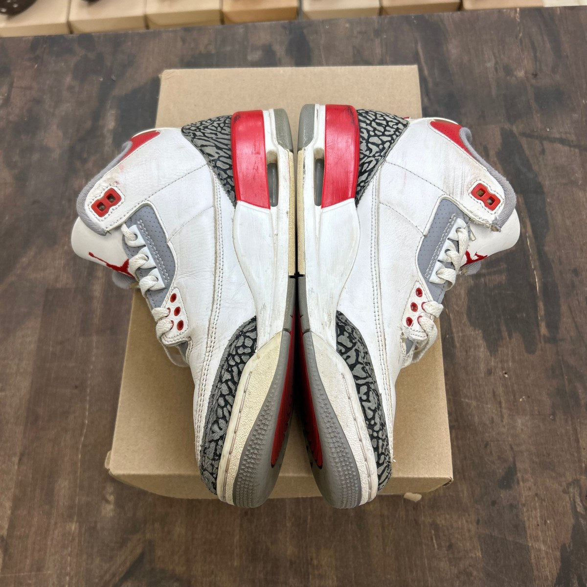 Jordan 3 Retro Fire Red (2022) Size 8 (Pre-Owned) - Image 3