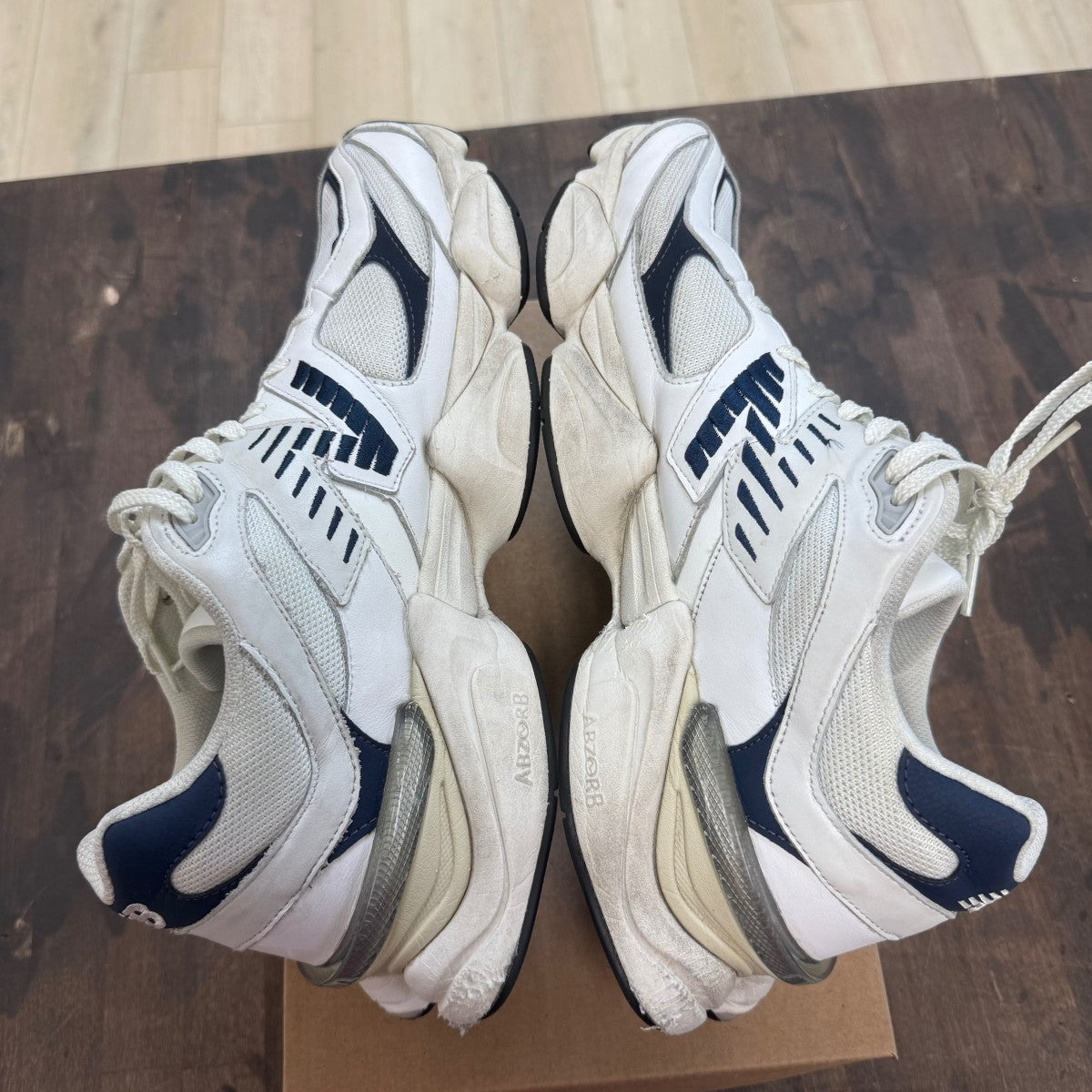 New Balance 9060 White Navy Size 13 (Pre-Owned) - Image 5