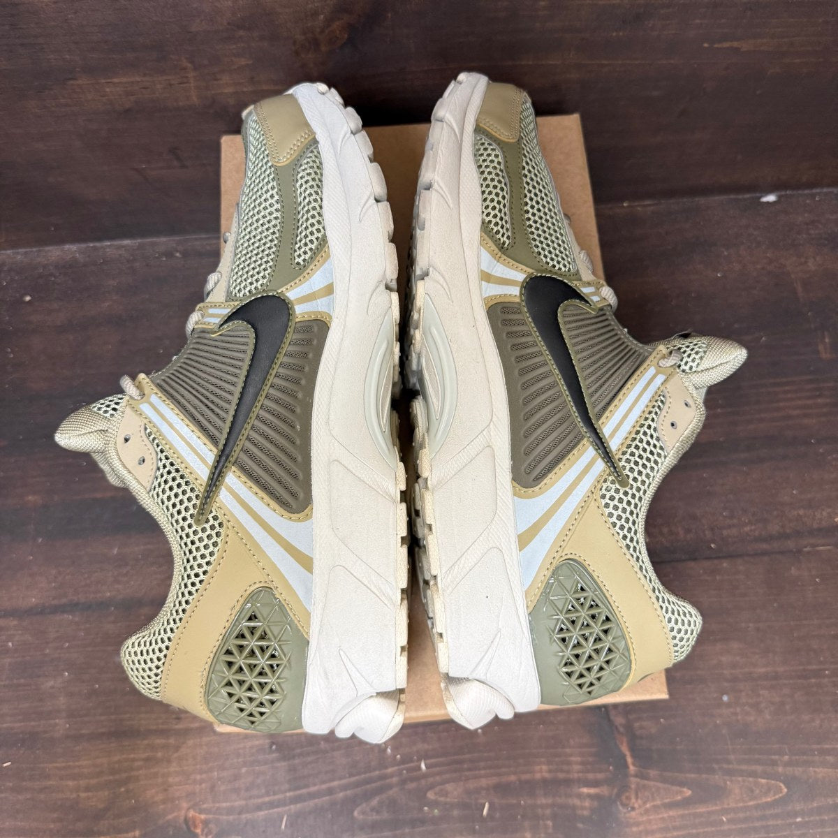 Nike Zoom Vomero 5 Neutral Olive Size 12 (Pre-Owned) - Image 5