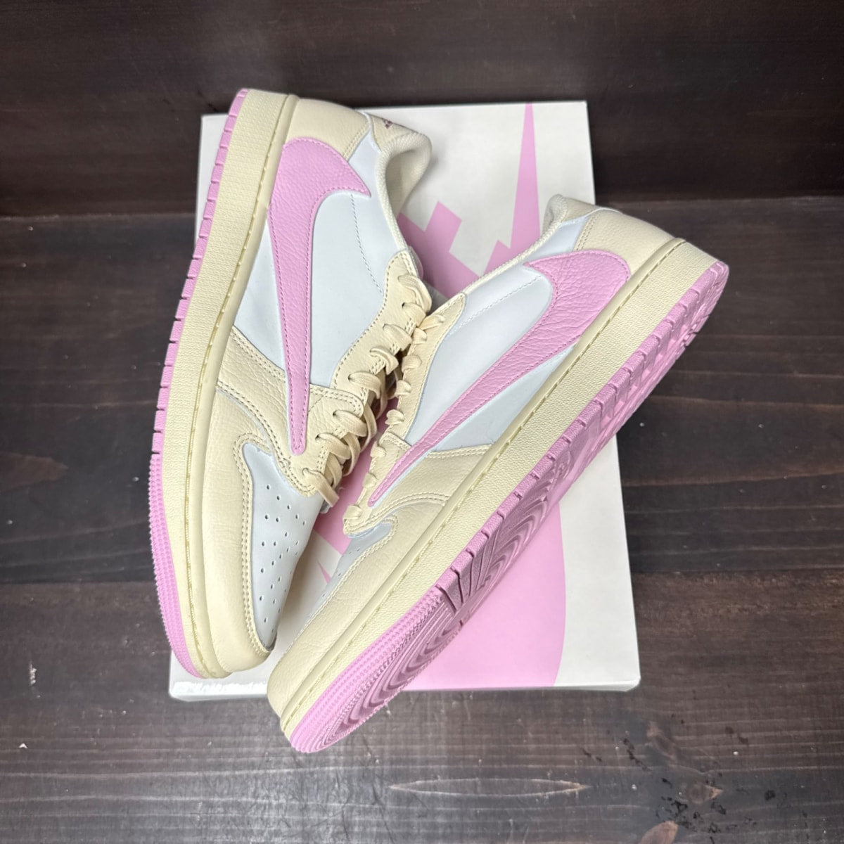 Jordan 1 Retro Low OG SP Travis Scott Shy Pink Size 12 (Pre-Owned) - tag