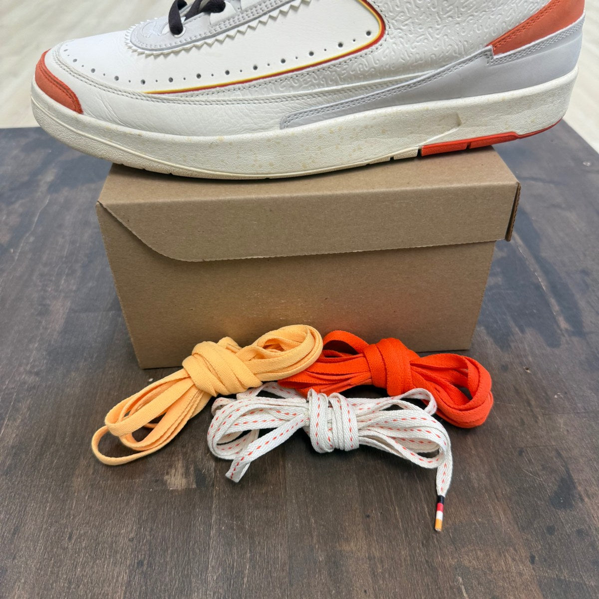 Jordan 2 Retro SP Maison Chateau Rouge Size 13 (Pre-Owned) - Image 4