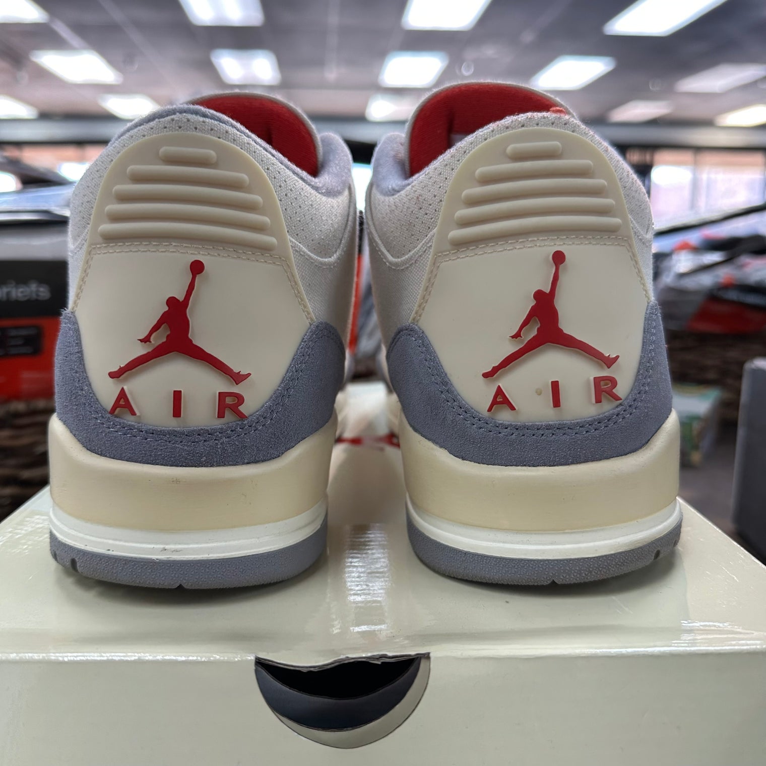 Jordan 3 Retro Muslin (US 10) (USED)