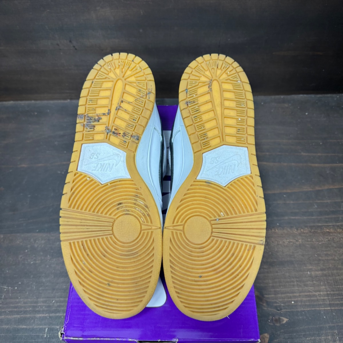 Nike SB Dunk Low Pro White Gum Size 8.5 (Pre-Owned) - box