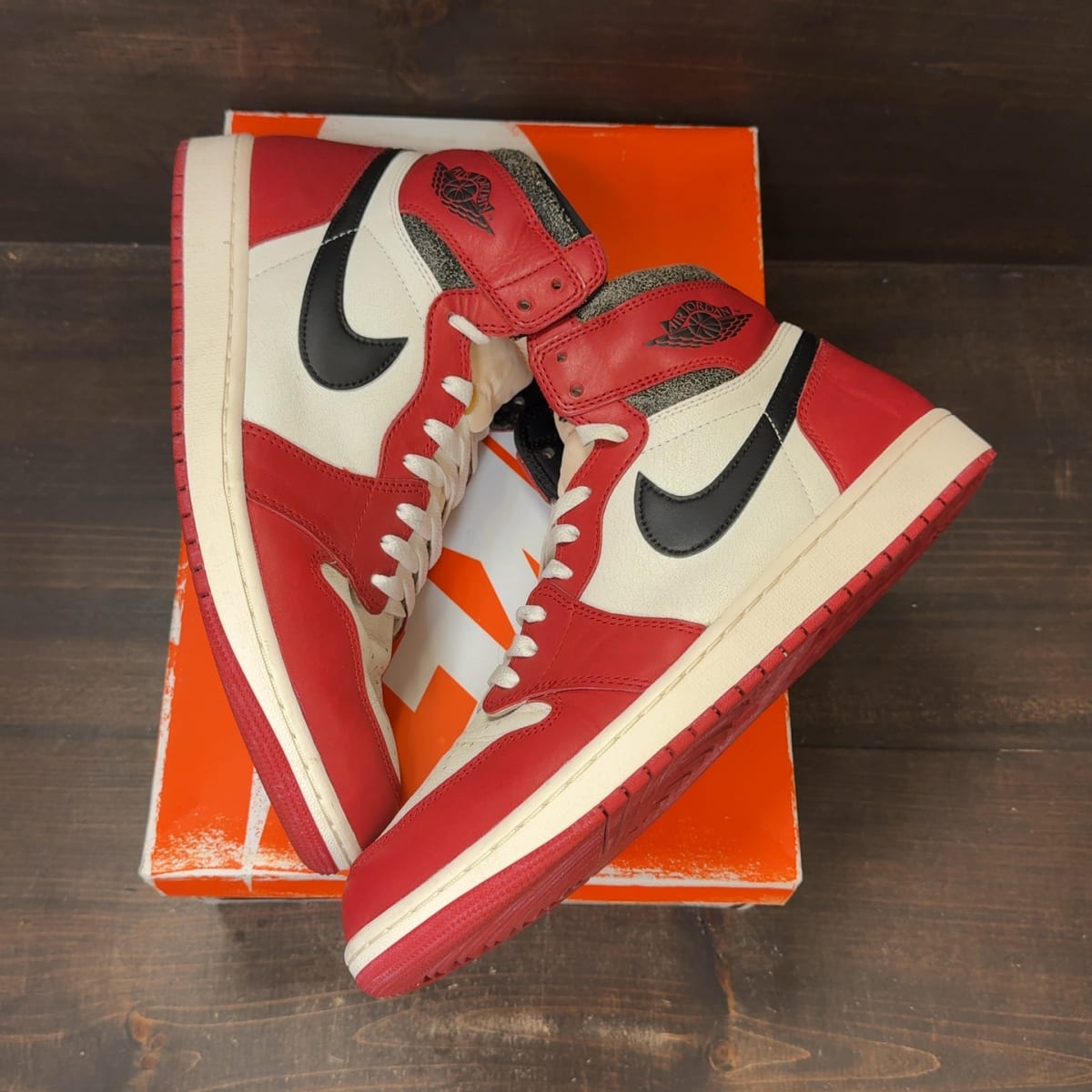 Jordan 1 Retro High OG Chicago Lost and Found Size 12 (Pre-Owned) - back