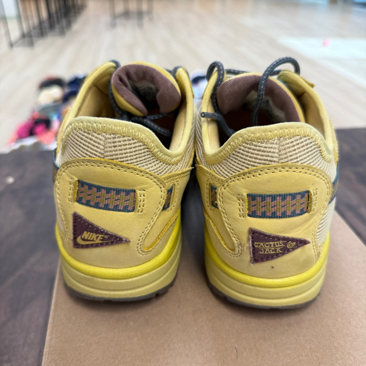 Nike Air Max 1 Travis Scott Cactus Jack Saturn Gold Size 9.5 (Pre-Owned) - Image 3