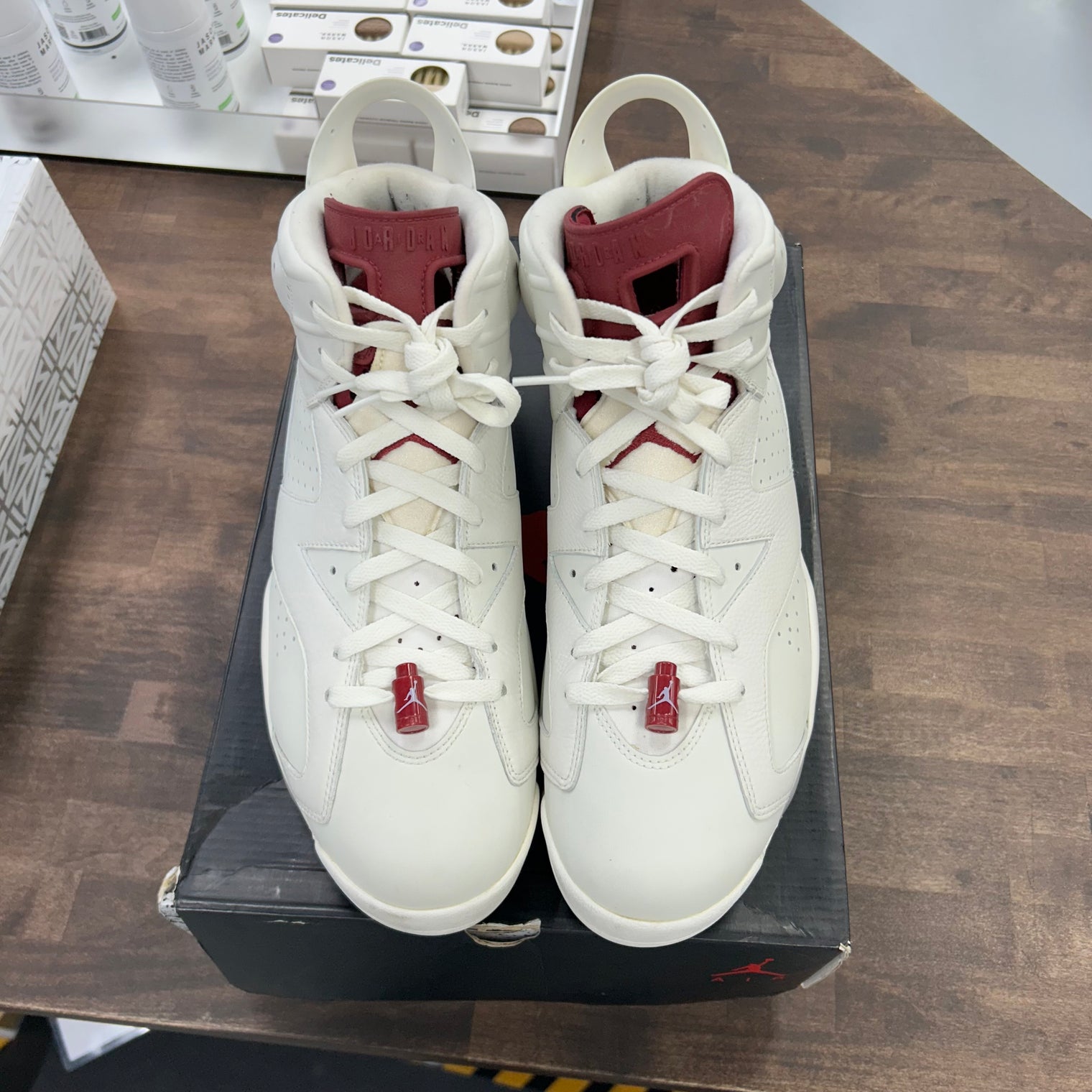 Maroon Jordan 6 Retro (USED)