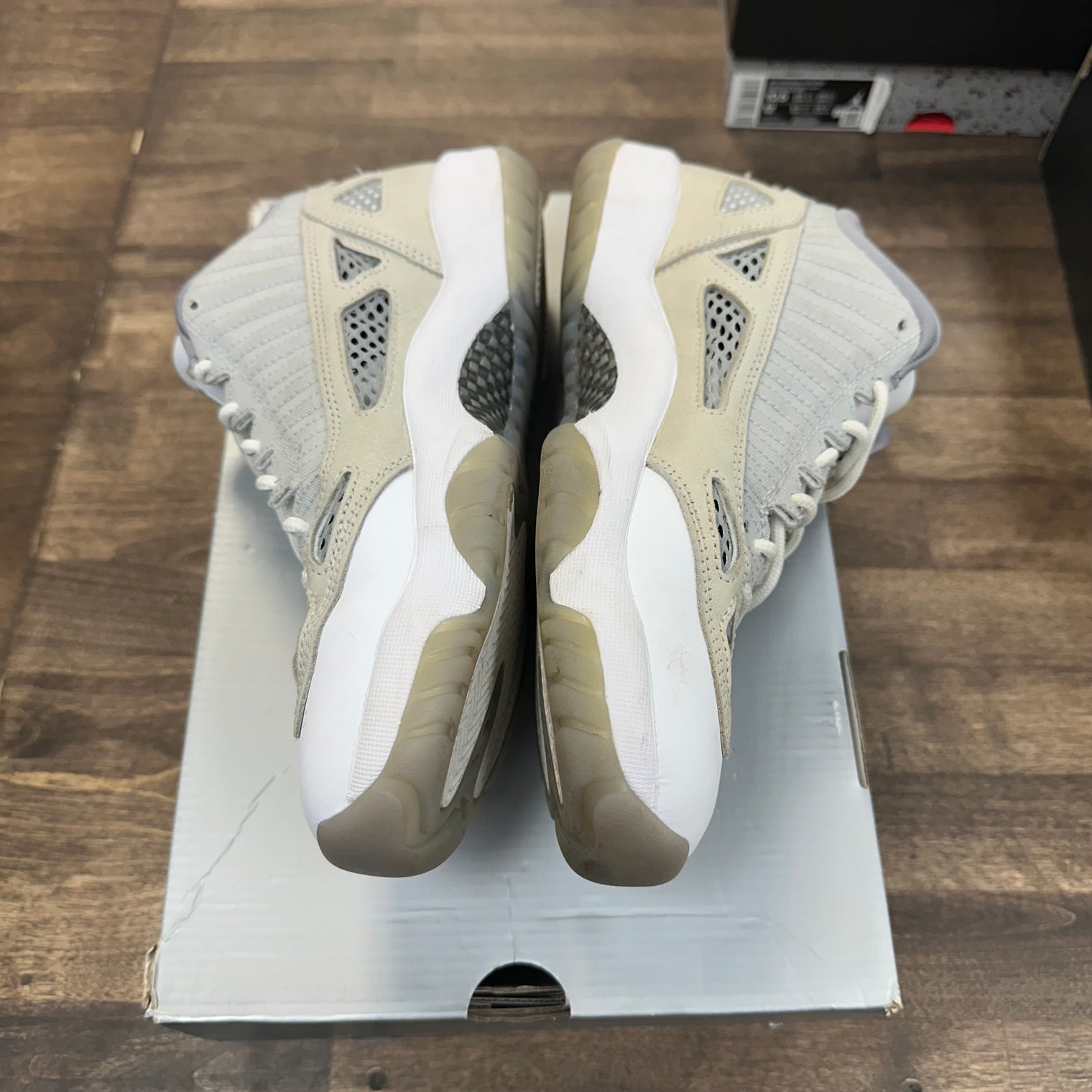 Cobalt Jordan 11 Low IE (USED, Replacement Box)