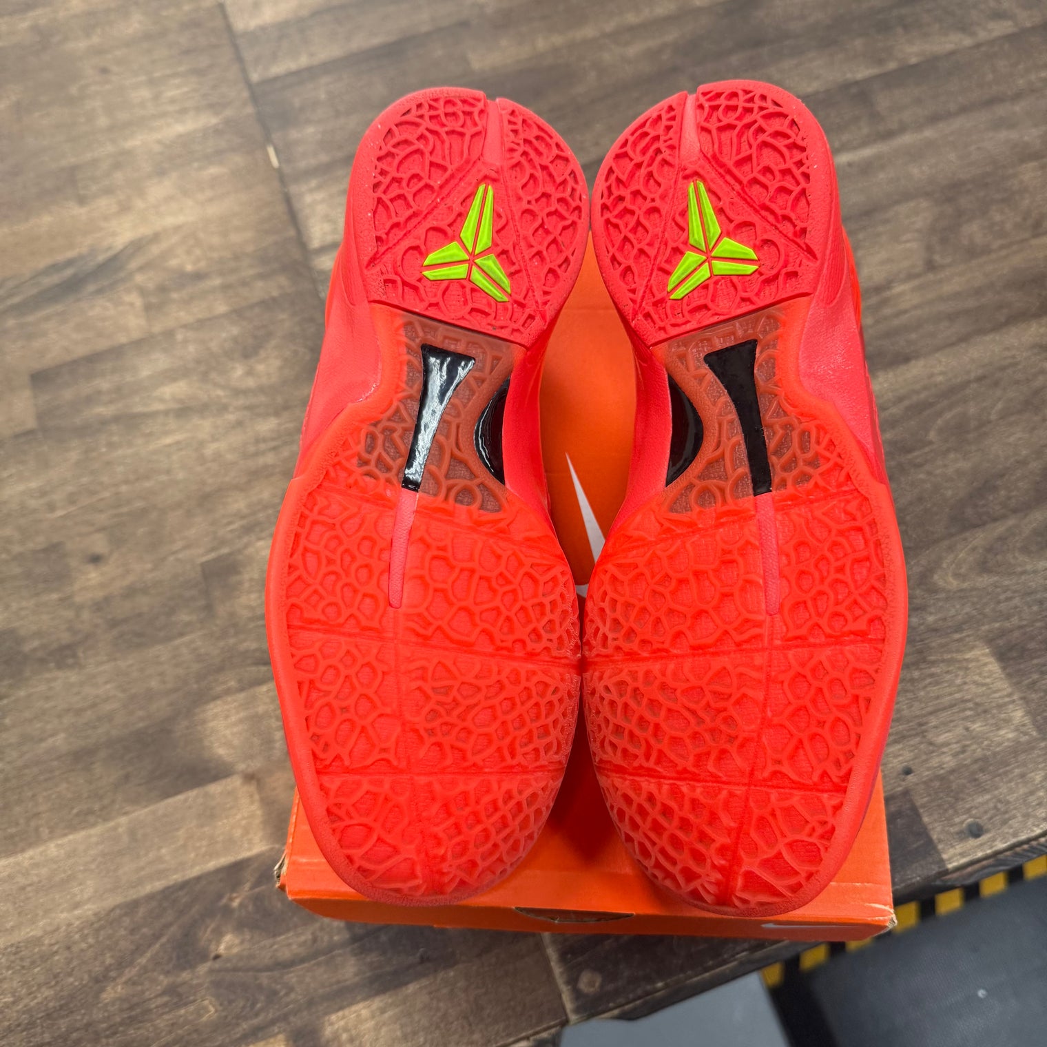 (GS) Reverse Grinch Kobe 6 Protro (USED)