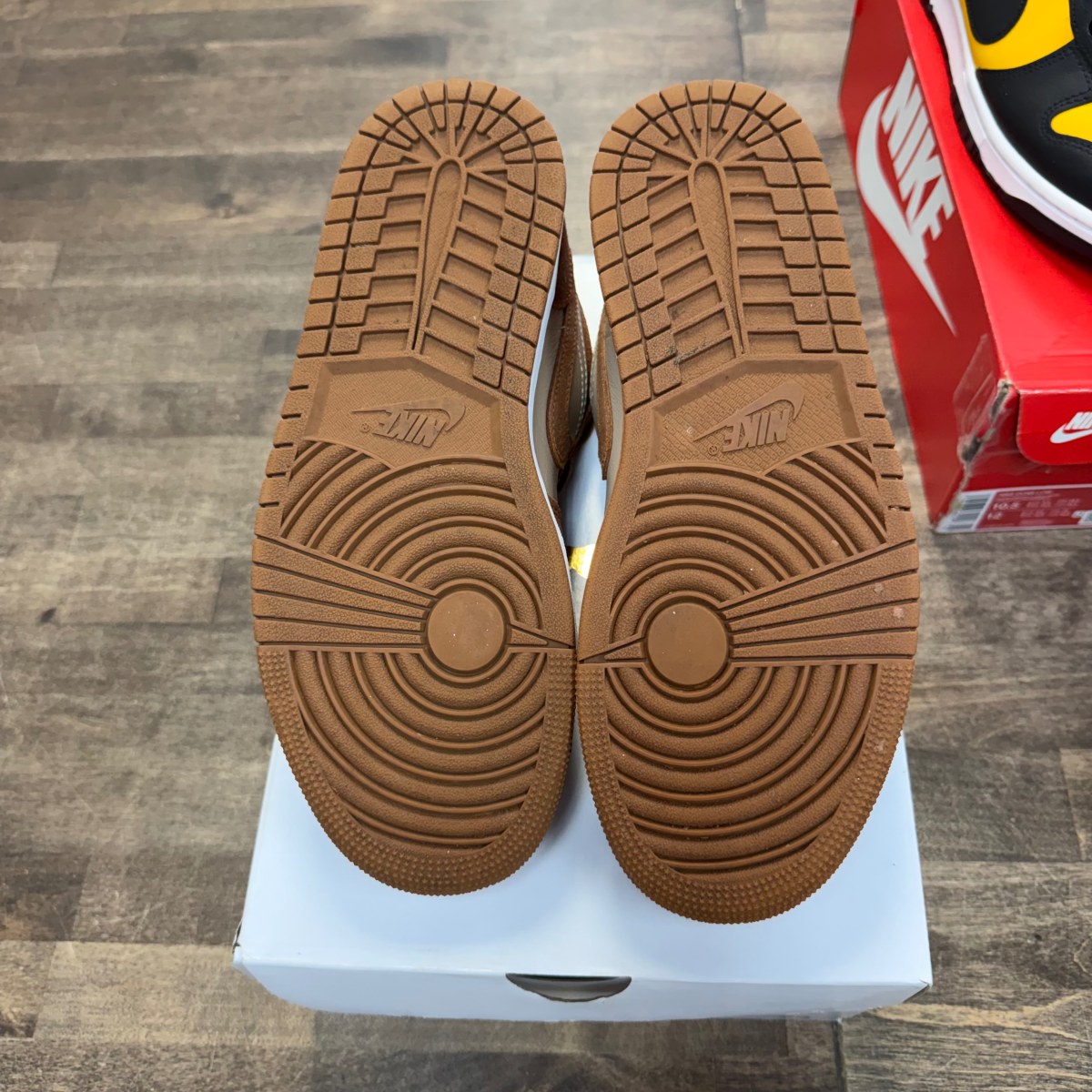 Jordan 1 Low SE Legend Coffee (Women's) - Image 4