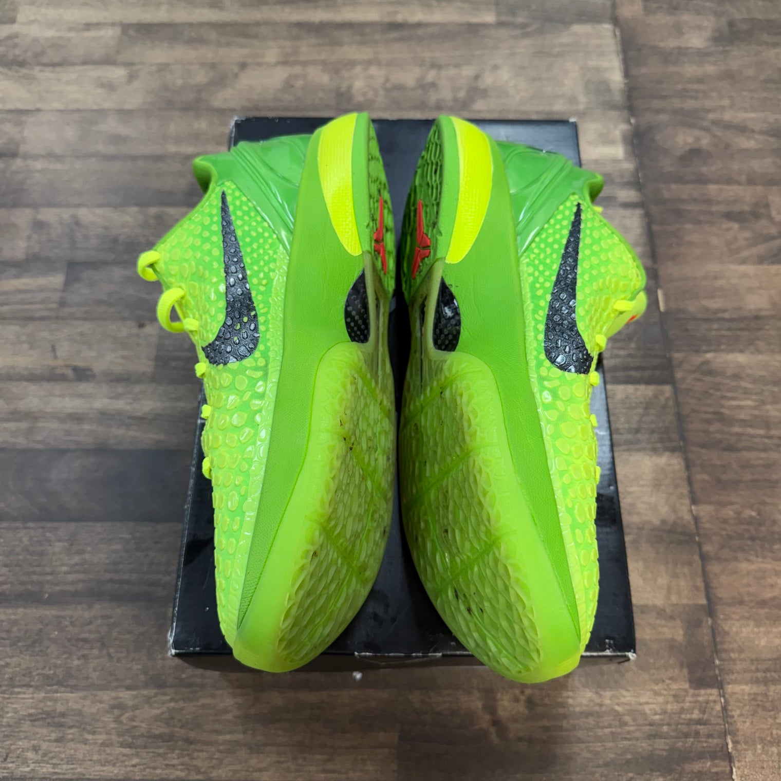 Grinch Kobe 6 Protro (Used)