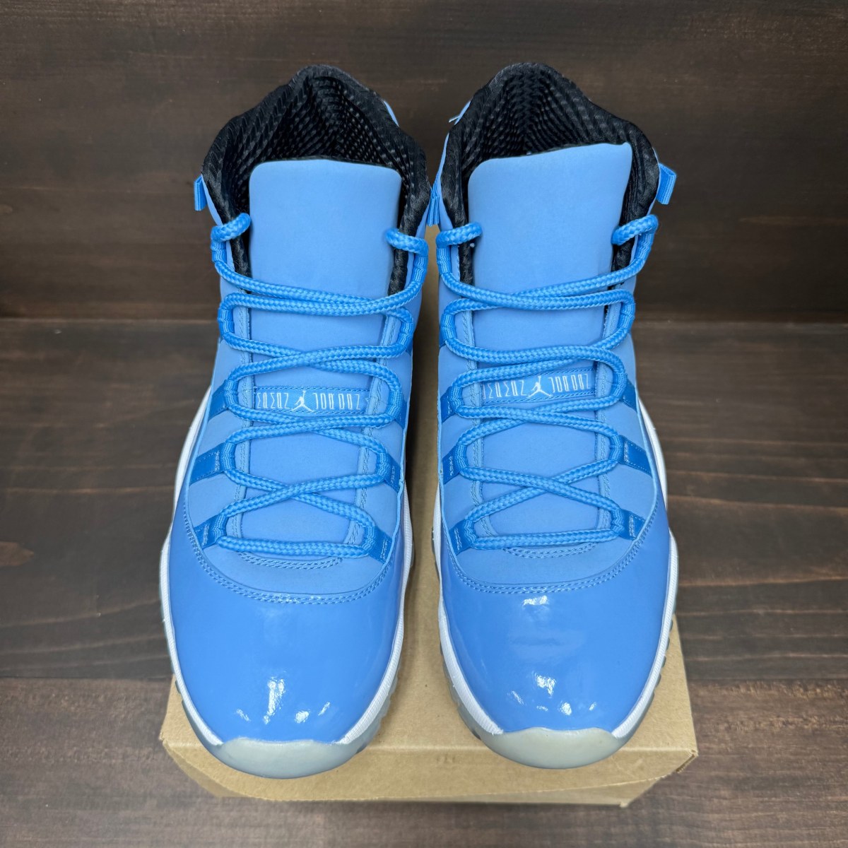 Jordan 11 Retro Pantone Size 11 (Pre-Owned) - Image 2