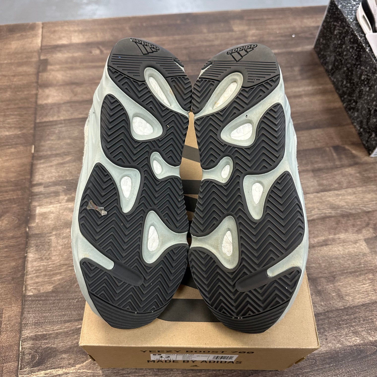 Salt Yeezy 700 (USED)
