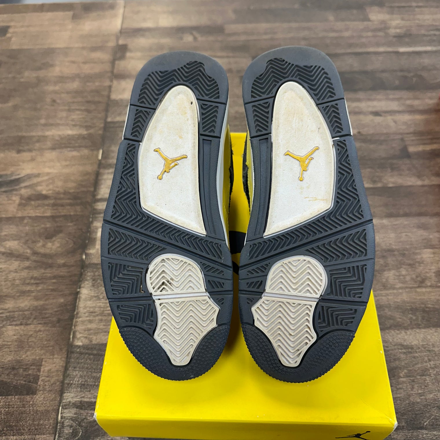 (GS) Lightning Jordan 4 (USED)