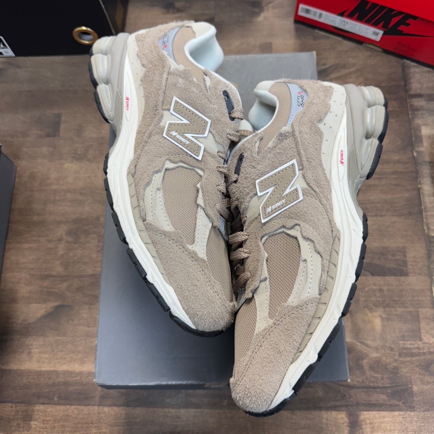 Protection Pack Driftwood New Balance 2002R (USED)
