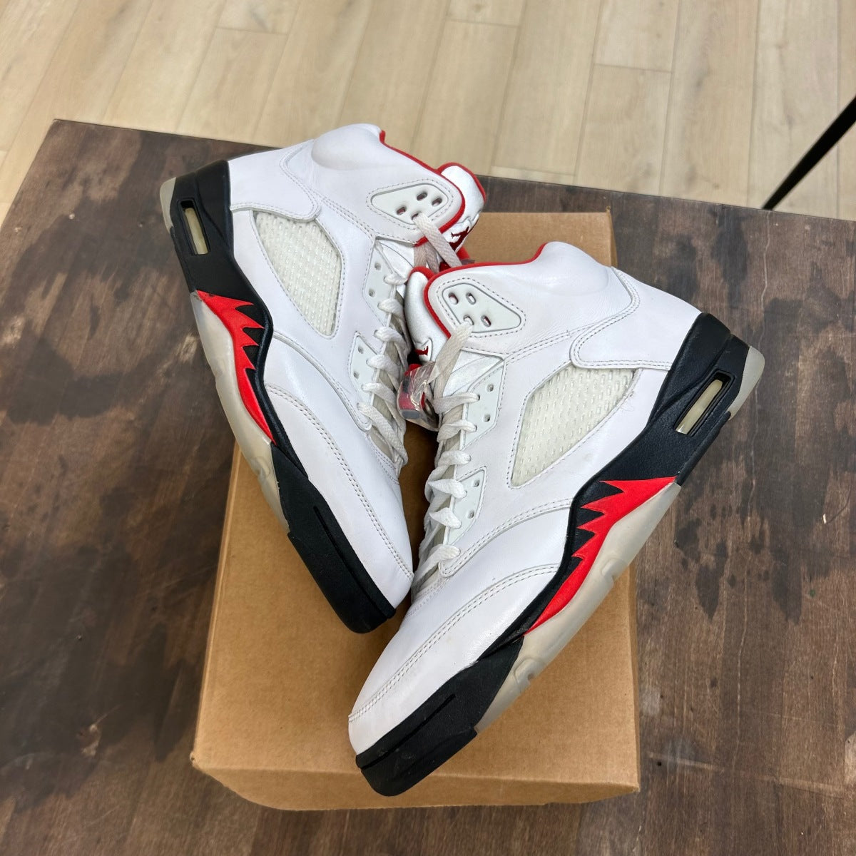 Jordan 5 Retro Fire Red Silver Tongue (2020) Size 10 (Pre-Owned) - Image 1