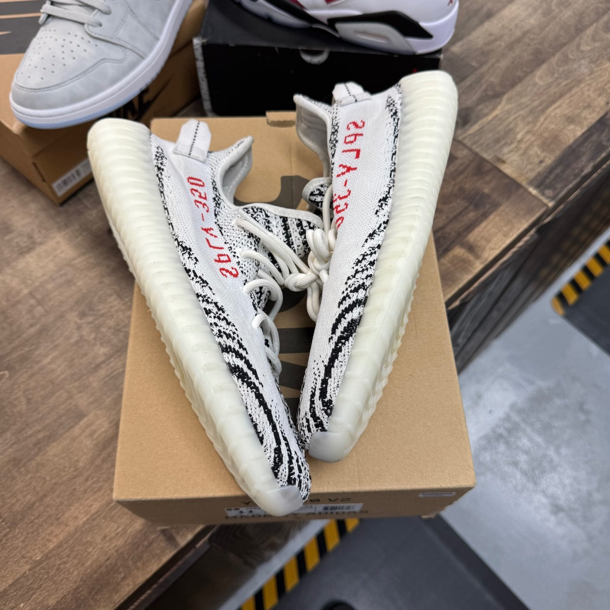 adidas Yeezy Boost 350 V2 Zebra Size 11 (Pre-Owned) - Image 1