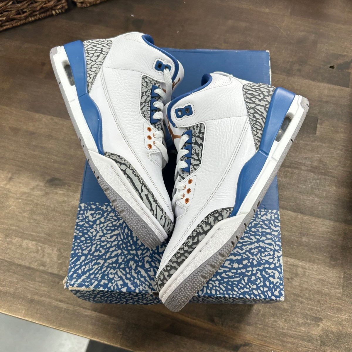 Jordan 3 Retro Wizards Size 7.5 (Pre-Owned) - Image 1