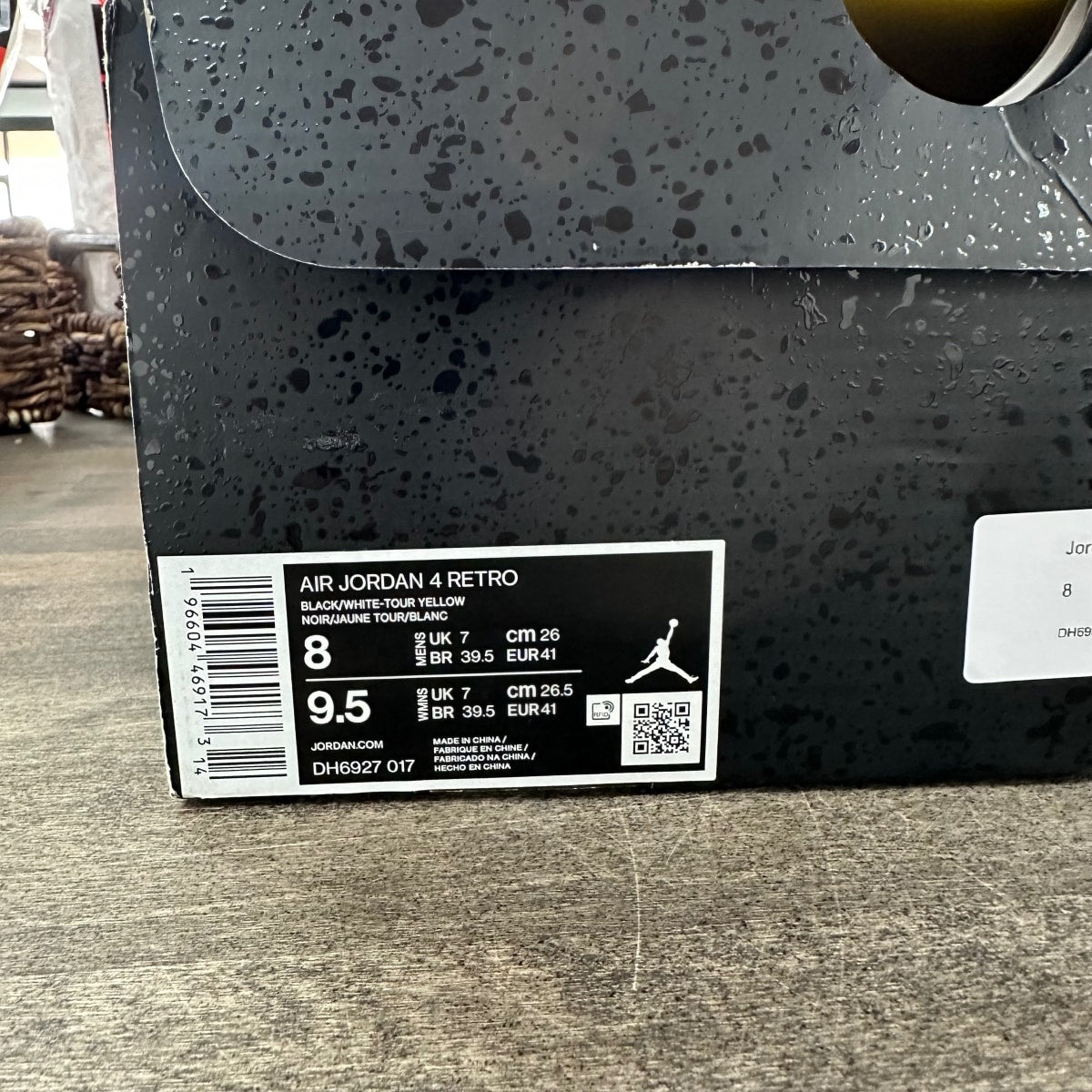 Jordan 4 Retro Thunder (2023) - Image 6