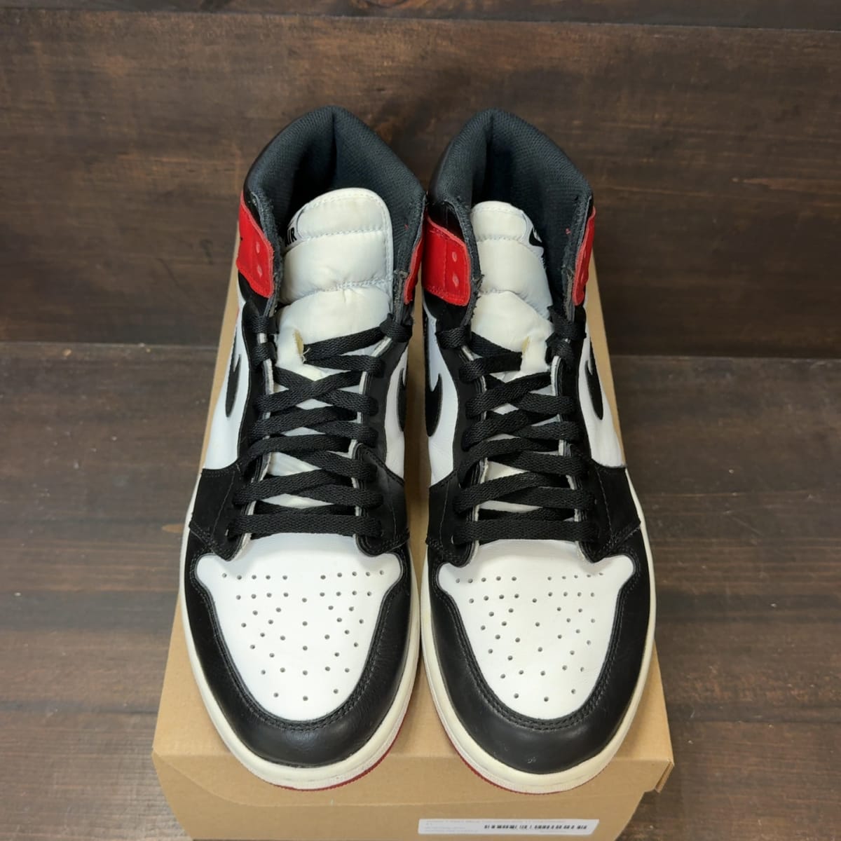 Jordan 1 Retro Black Toe (2016) Size 11 (Pre-Owned) - tag