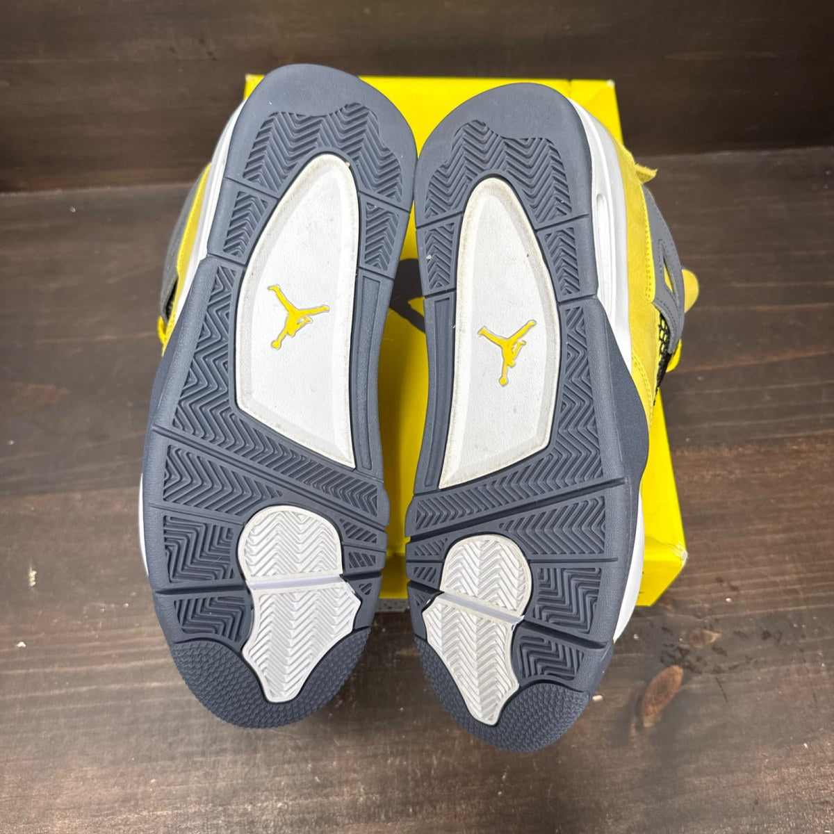 Jordan 4 Retro Lightning (2021) Size 10 (Pre-Owned) - box