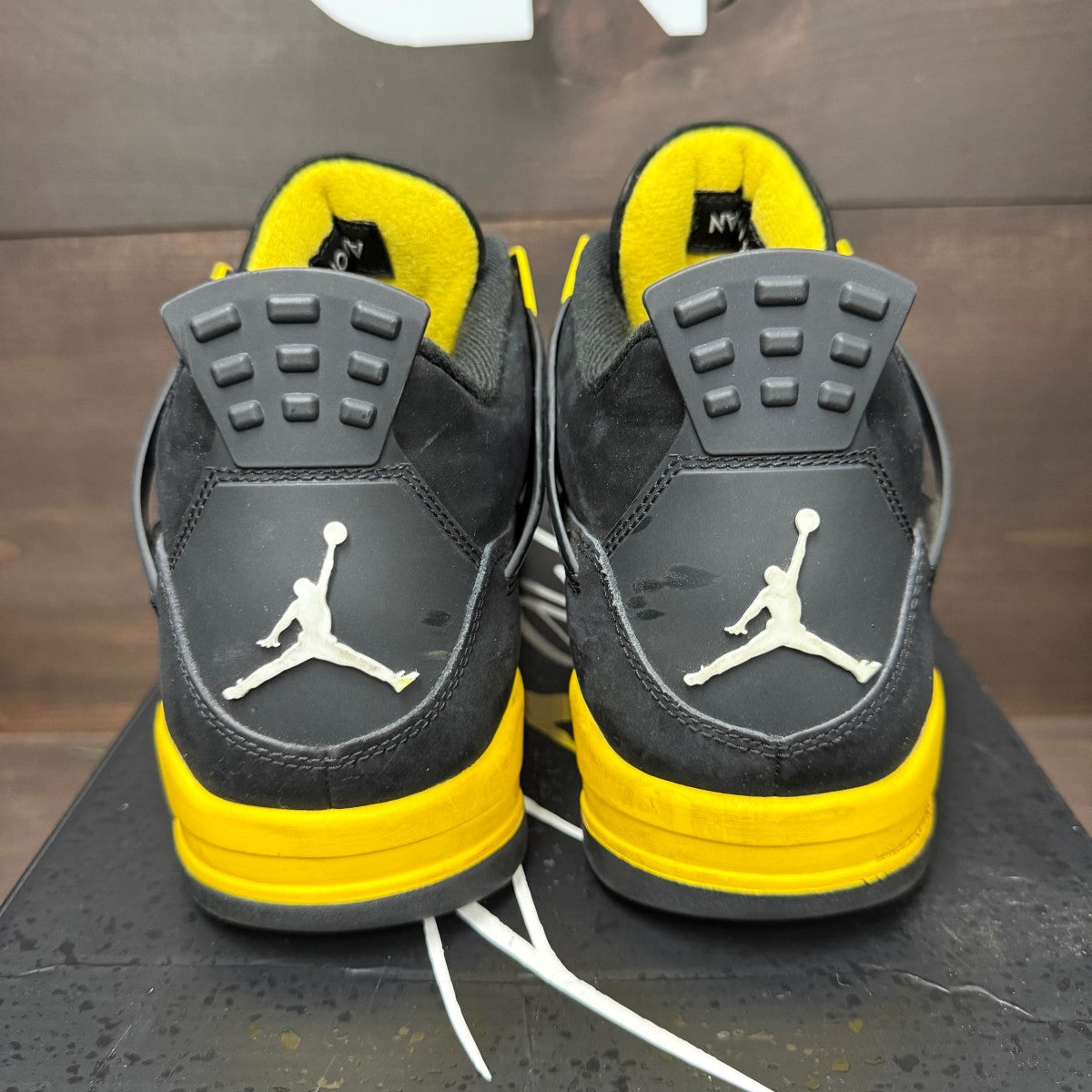 Jordan 4 Retro Thunder (2023) - Image 5